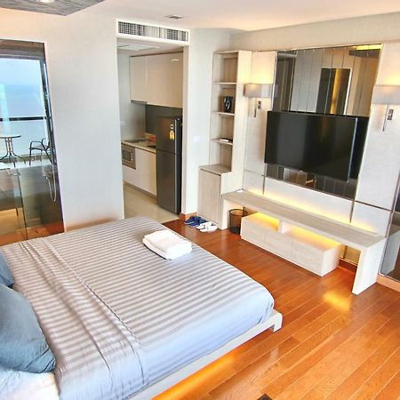 Luxurious Beachfront Pattaya Exteriör bild