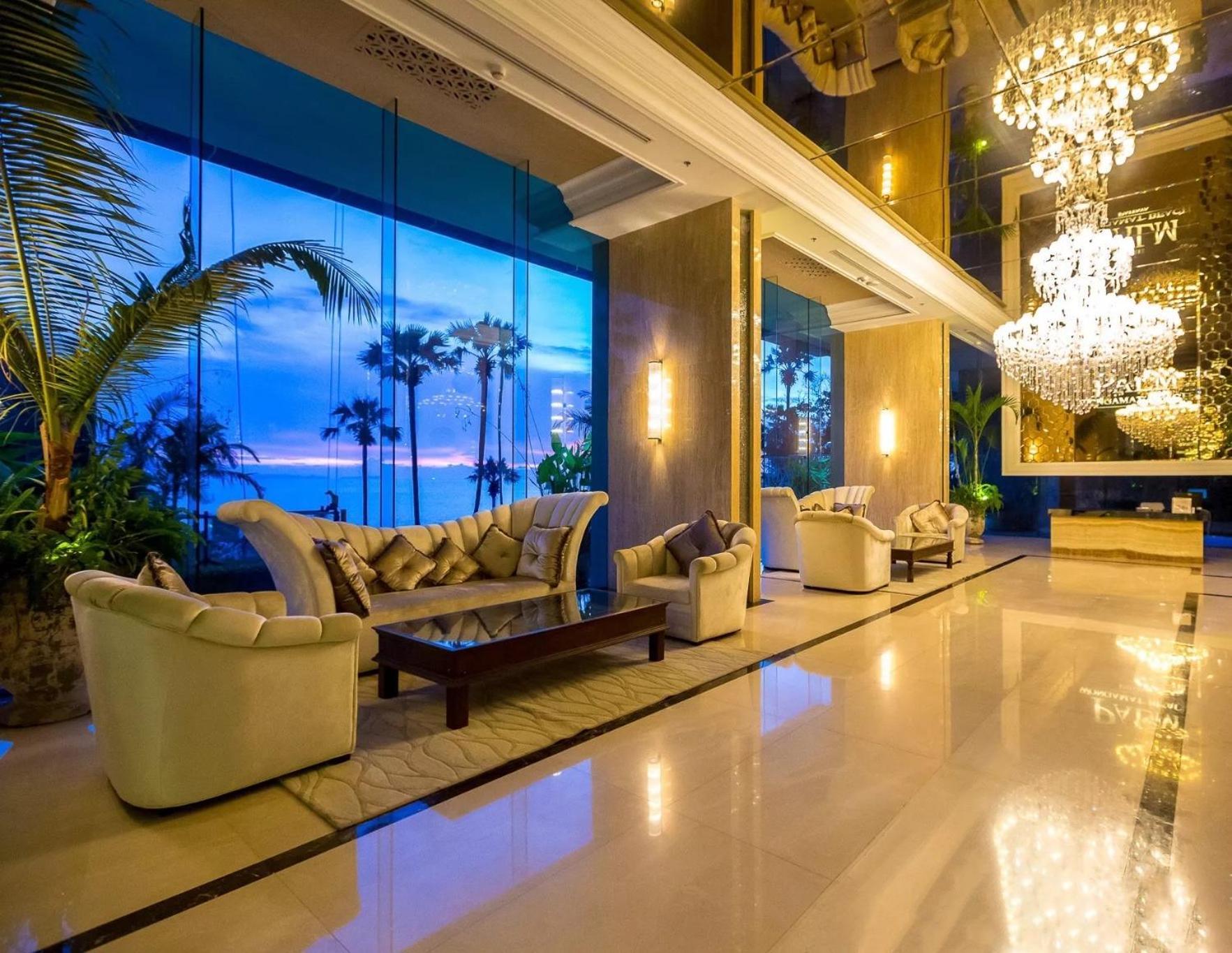 Luxurious Beachfront Pattaya Exteriör bild