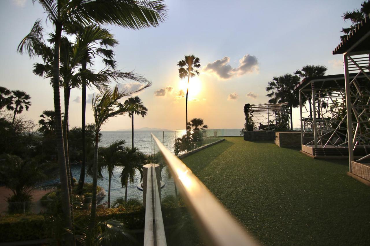 Luxurious Beachfront Pattaya Exteriör bild