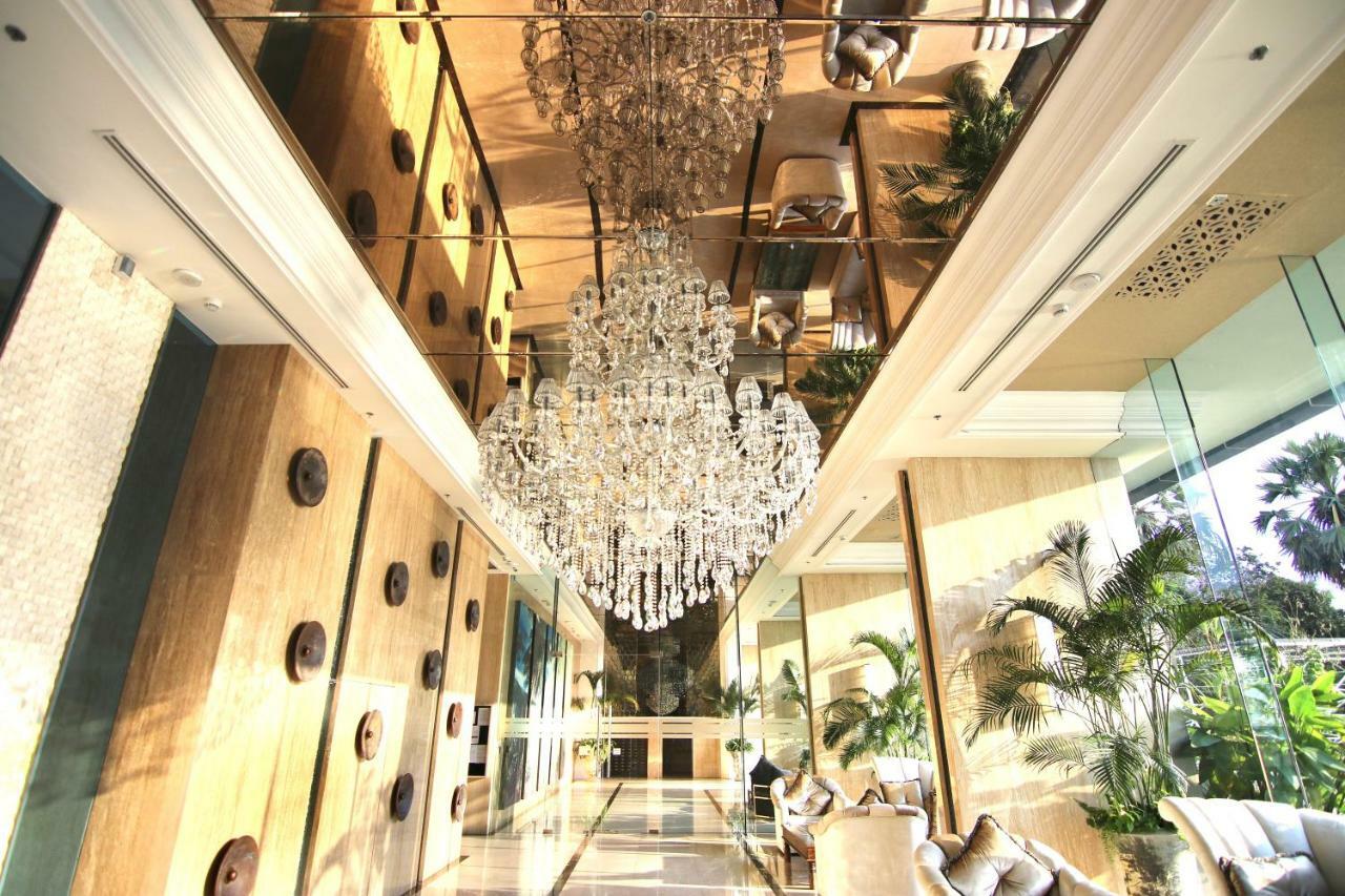 Luxurious Beachfront Pattaya Exteriör bild