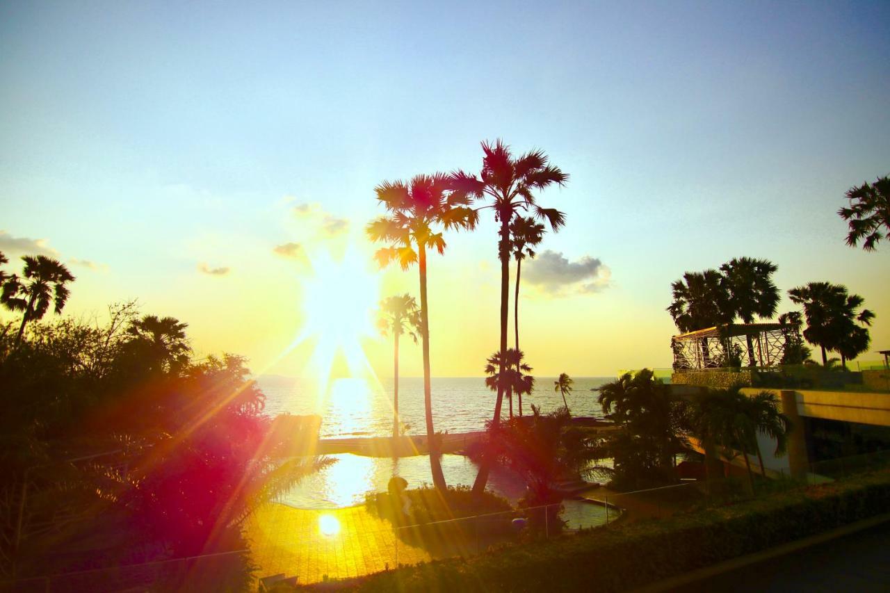 Luxurious Beachfront Pattaya Exteriör bild