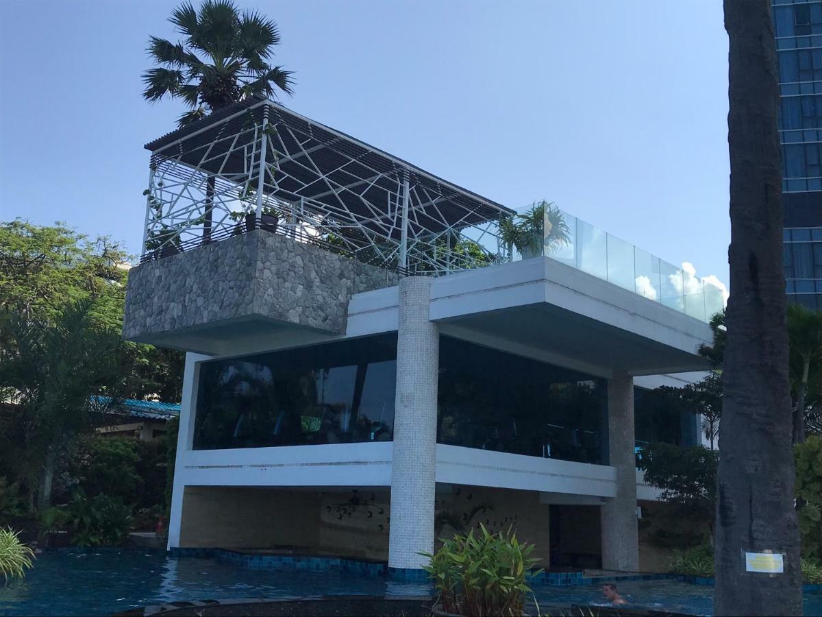 Luxurious Beachfront Pattaya Exteriör bild