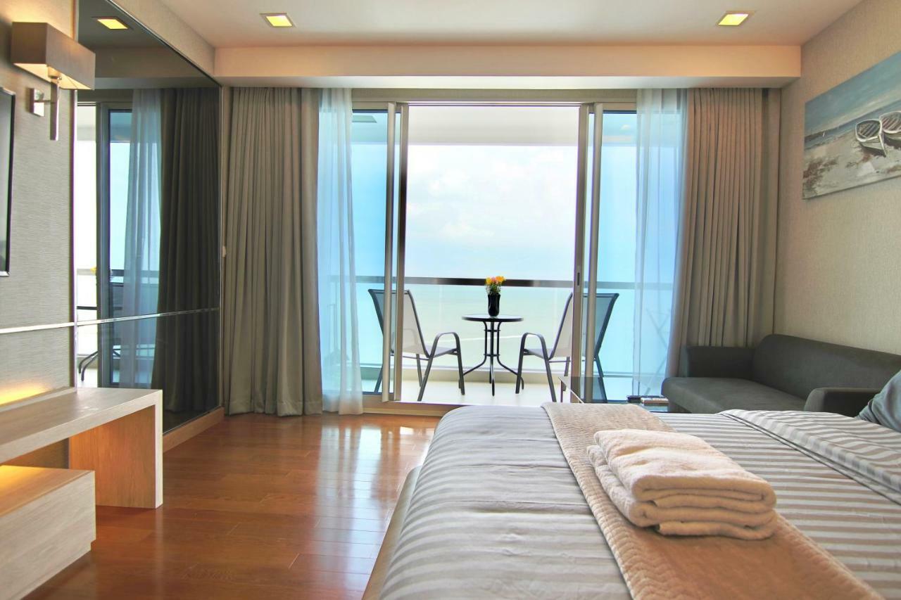 Luxurious Beachfront Pattaya Exteriör bild