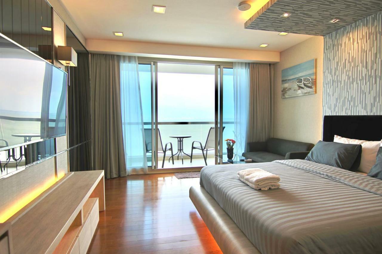 Luxurious Beachfront Pattaya Exteriör bild